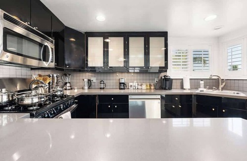 Downtown Los Angeles Condo | 3BR Penthouse with Ensuites Near Dodger Stadium