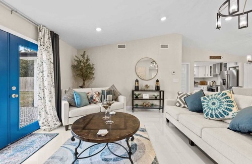 Flour Bluff House | 3BR pergola + BBQ fast Wi-Fi easy parking — Salinas Casitas