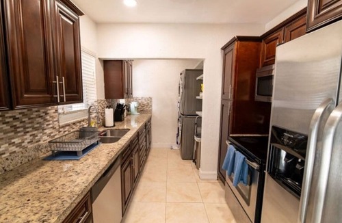 Driftwood House | 3BR Pool House Sleeps 8