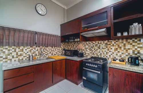 Dewi Sri Villa | 3BR Private Pool & Garden Seminyak Legian