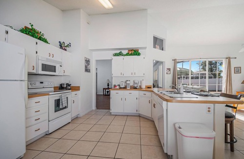 Lindfields House | 3BR | Private Pool | Near Disney | Inexpensive