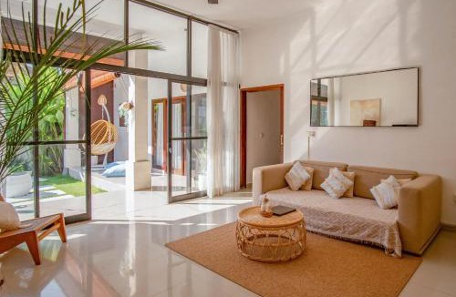 Batu Bolong Villa | 3BR Private Villa Canggu 5min ride To Beach Finns
