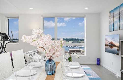 North Queen Anne House | 3BR Queen Anne House with Rooftop access