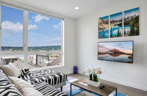 North Queen Anne House | 3BR Queen Anne House with Rooftop access