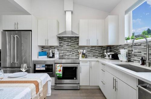 North Queen Anne House | 3BR Queen Anne House with Rooftop access