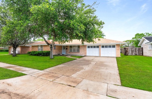 South Side House | 3BR Ranch Home w/Fenced Yard | Mins to Padre Island + Downtown | Nannie's Place