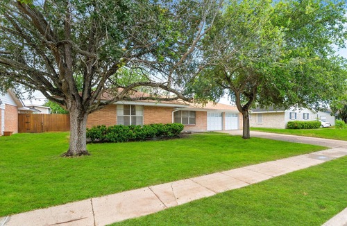 South Side House | 3BR Ranch Home w/Fenced Yard | Mins to Padre Island + Downtown | Nannie's Place