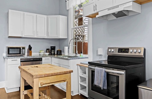 Smoketown Jackson House | 3BR Relaxing Home in Louisville's Prime Location!