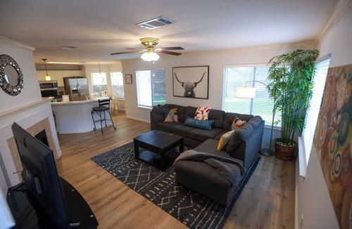 North Buttercup Creek House | 3BR Retreat - King & Queen Beds, Near Austin and Hill Country Fun
