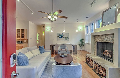 Bouldin Apartment | 3BR Retreat near South 1st St. | Walk to SoCo