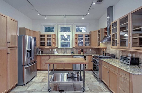 Bouldin Apartment | 3BR Retreat near South 1st St. | Walk to SoCo