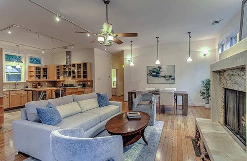 Bouldin Apartment | 3BR Retreat near South 1st St. | Walk to SoCo