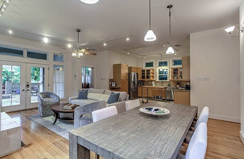 Bouldin Apartment | 3BR Retreat near South 1st St. | Walk to SoCo