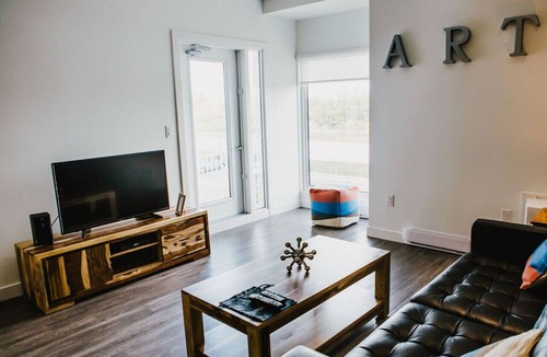 Winnipeg Apartment | 3BR Retreat with Gym, near Assiniboine Park Trails