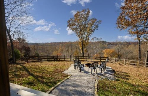 Carbondale House | 3BR Ridge Home Hot Tub, Firepit & Valley Views