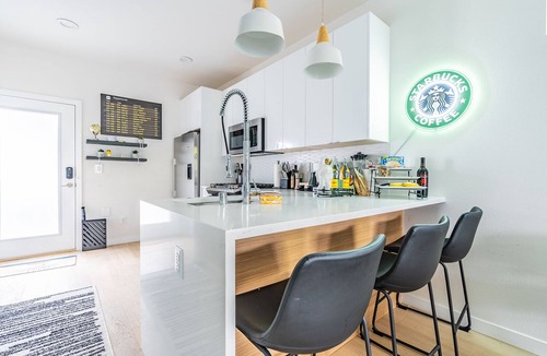 Fairmount Park House | 3BR | Rooftop | West Seattle | Sophari Home B