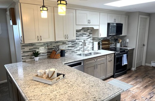 Mannsville House | 3BR Sandy Pond LAKE HOUSE | Dock | Fire Pit | Pets