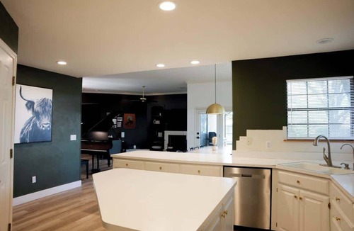 Amarillo House | 3BR Sleep 8 Amarillo Family Home, Hosp + Data Ctr