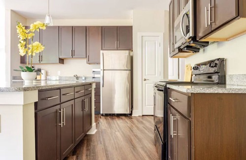 Indianapolis Apartment | 3BR Solana Riverside 109 Resort Amenities Gym Pool Dock