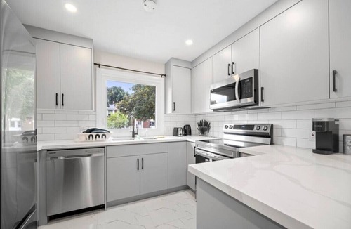 Rosemount House | 3BR Spacious and Peaceful Home in Kitchener
