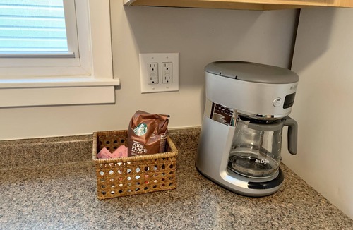 Irving Park Apartment | 3BR Spacious Home Away From Home. Coziest neighborhood in Chicago.