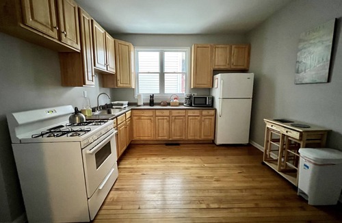 Irving Park Apartment | 3BR Spacious Home Away From Home. Coziest neighborhood in Chicago.