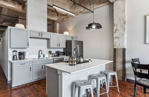 Crossroads Arts District Apartment | 3BR Stunning Downtown Historic Loft with Gym