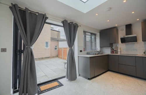 Northumberland Park House | 3BR Stylish Apartment by Spurs Stadium | Parking