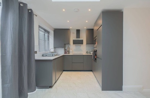 Northumberland Park House | 3BR Stylish Apartment by Spurs Stadium | Parking