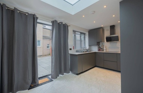 Northumberland Park House | 3BR Stylish Apartment by Spurs Stadium | Parking