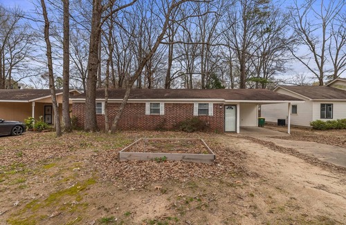 Sherwood House | 3BR Stylish Home