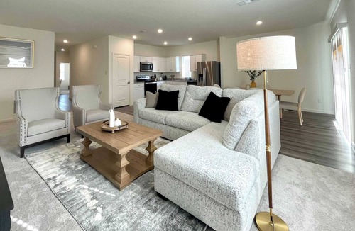 Edgecliff Village House | 3BR Stylish Haven｜Garage Access｜Perfect for Families｜Patio｜Wifi #42036