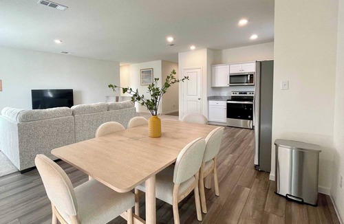 Edgecliff Village House | 3BR Stylish Haven｜Garage Access｜Perfect for Families｜Patio｜Wifi #42036