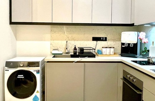 City Centre Apartment | 3BR Suite KLCC View w/balcony, Nflx & 2 Parking