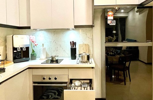 City Centre Apartment | 3BR Suite KLCC View w/balcony, Nflx & 2 Parking