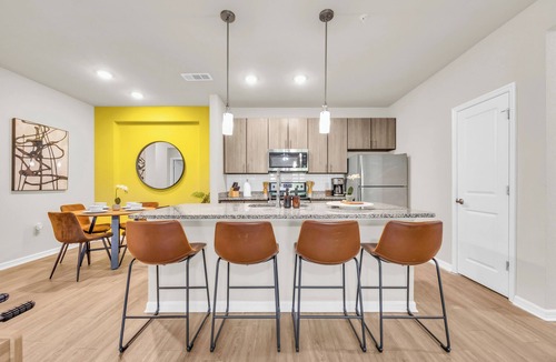 Northside Apartment | 3BR Suite l POOL! GAMES! Pet-Friendly!
