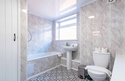 Westoe Apartment | 3BR Terraced Near S. Shields