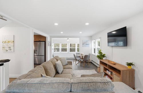 Warren House | 3BR Touisset Retreat | Enclosed Porch & Deck