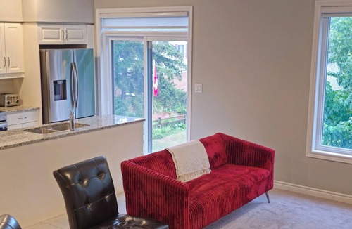 Midland House | 3BR Townhome, Georgian Bay, Free Parking
