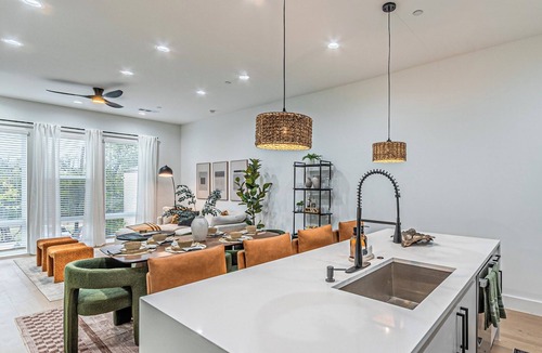 Oak Cliff House | 3BR Townhome Near Bishop Arts Rooftop Views Arcade Games & Garage