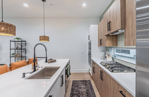 Oak Cliff House | 3BR Townhome Near Bishop Arts Rooftop Views Arcade Games & Garage