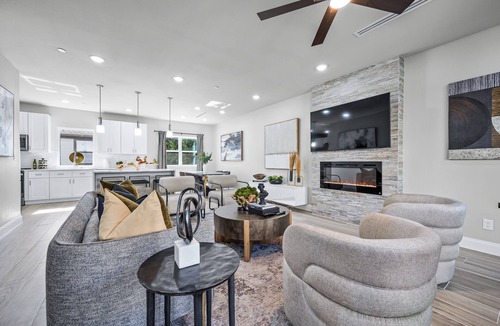 Old East Dallas Apartment | 3BR Townhome~Rooftop Hot Tub~Skyline Views~Dallas