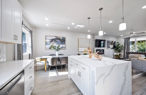 Old East Dallas Apartment | 3BR Townhome~Rooftop Hot Tub~Skyline Views~Dallas