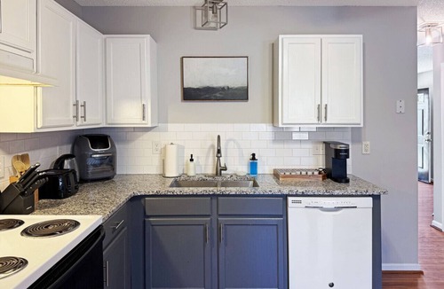 Southeast Raleigh Villa | 3BR Townhome w/Fire Pit | Near Walnut Creek
