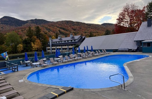 Lincoln Villa | 3BR Townhouse Sleeps 8 with Pool, Hot Tub, Tennis and Private Deck