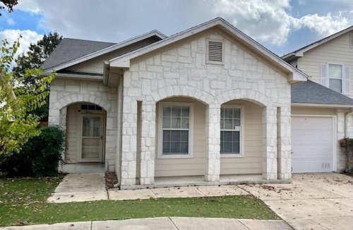 Medical Center District House | 3BR Townhouse with pool in Medical Center