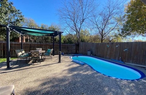 Medical Center District House | 3BR Townhouse with pool in Medical Center