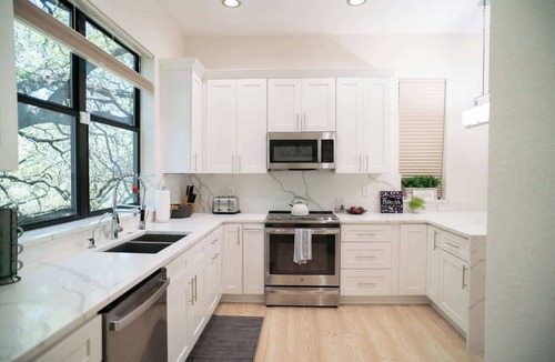Wetmore House | 3BR/TranquilGarden/ExpansiveDeck/8minSixFlags