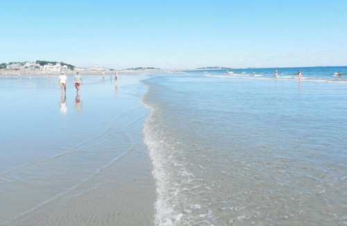 Kenberma House | 3BR UPPER DUPLEX - SUNNY AND SPOTLESS!