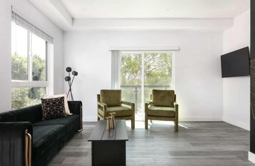 Mid City House | 3BR Urban Retreat with Modern Amenities
